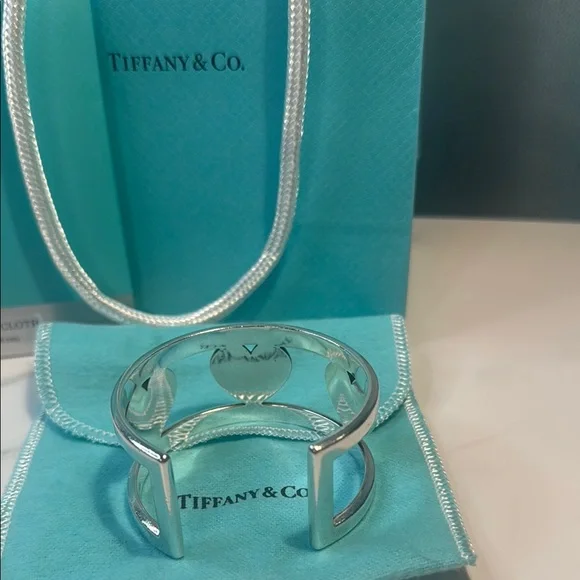 Tiffany & Co. Silver Heart Cuff Heart Bracelet - Full Inclusion - Picture 3 of 4